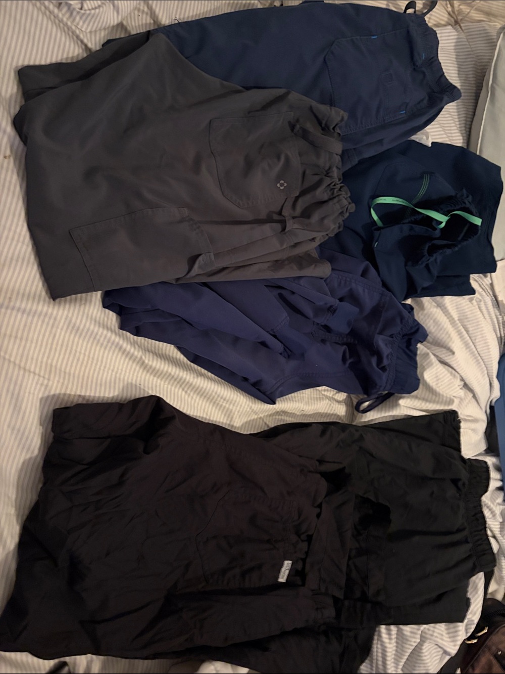 Medium Bundle Scrub pants. 6 in mostly name brand. Grey’s, Wonderwink, Carhartt,